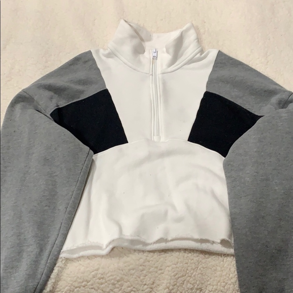Cropped Hollister sweatshirt , worn once